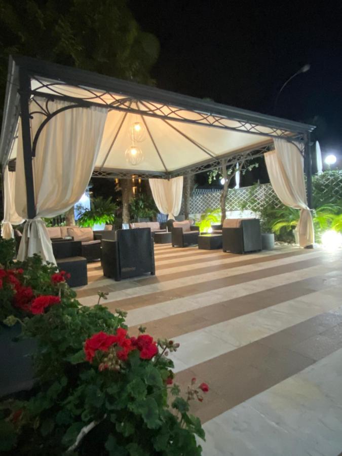 Hotel La Perla Riva del Garda Ngoại thất bức ảnh