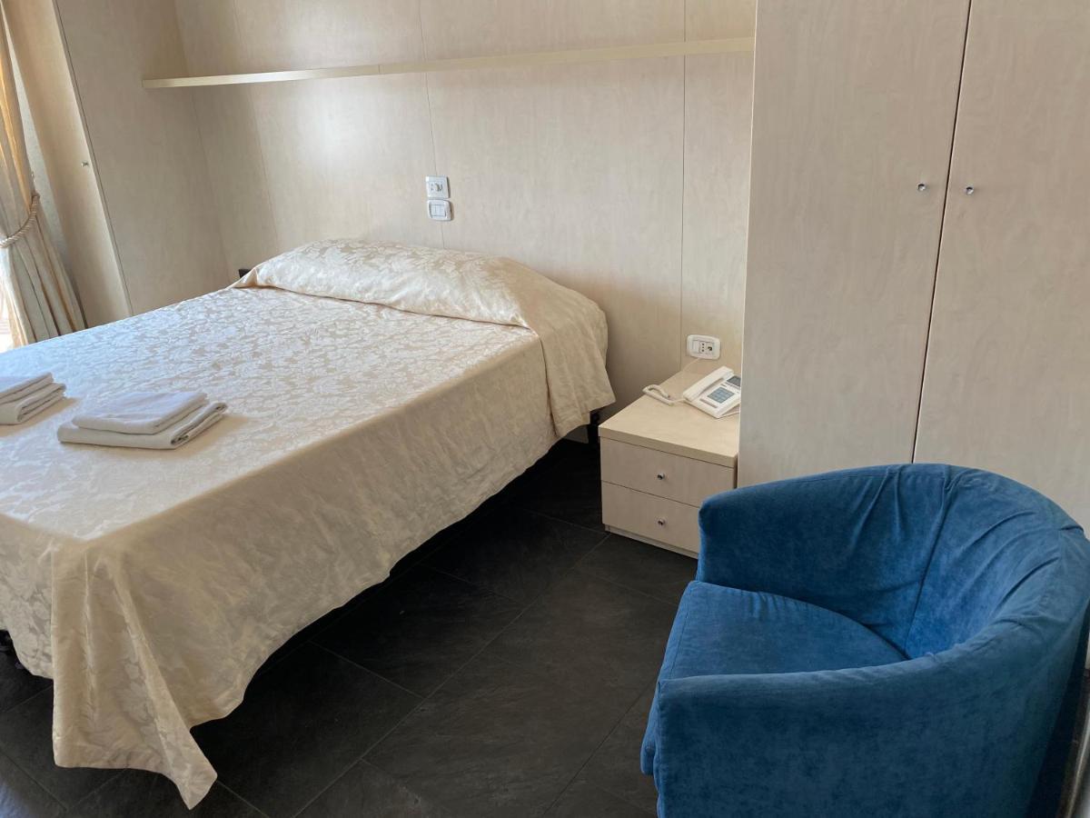 Hotel La Perla Riva del Garda Ngoại thất bức ảnh