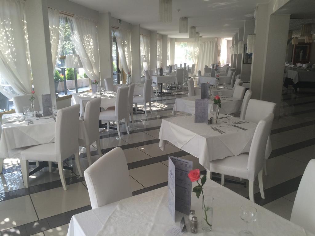 Hotel La Perla Riva del Garda Ngoại thất bức ảnh