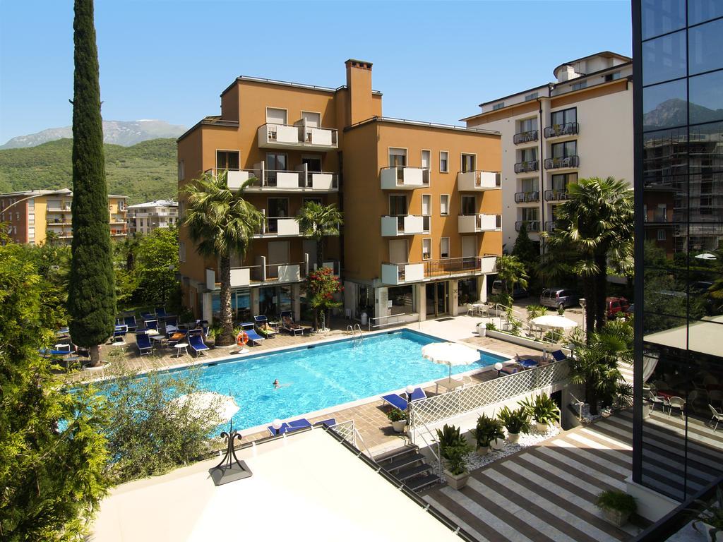 Hotel La Perla Riva del Garda Ngoại thất bức ảnh