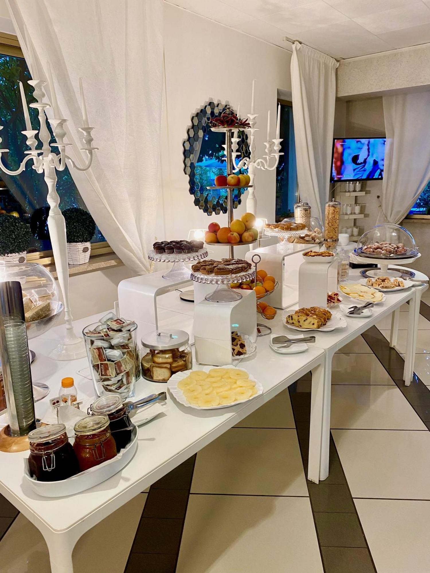 Hotel La Perla Riva del Garda Ngoại thất bức ảnh