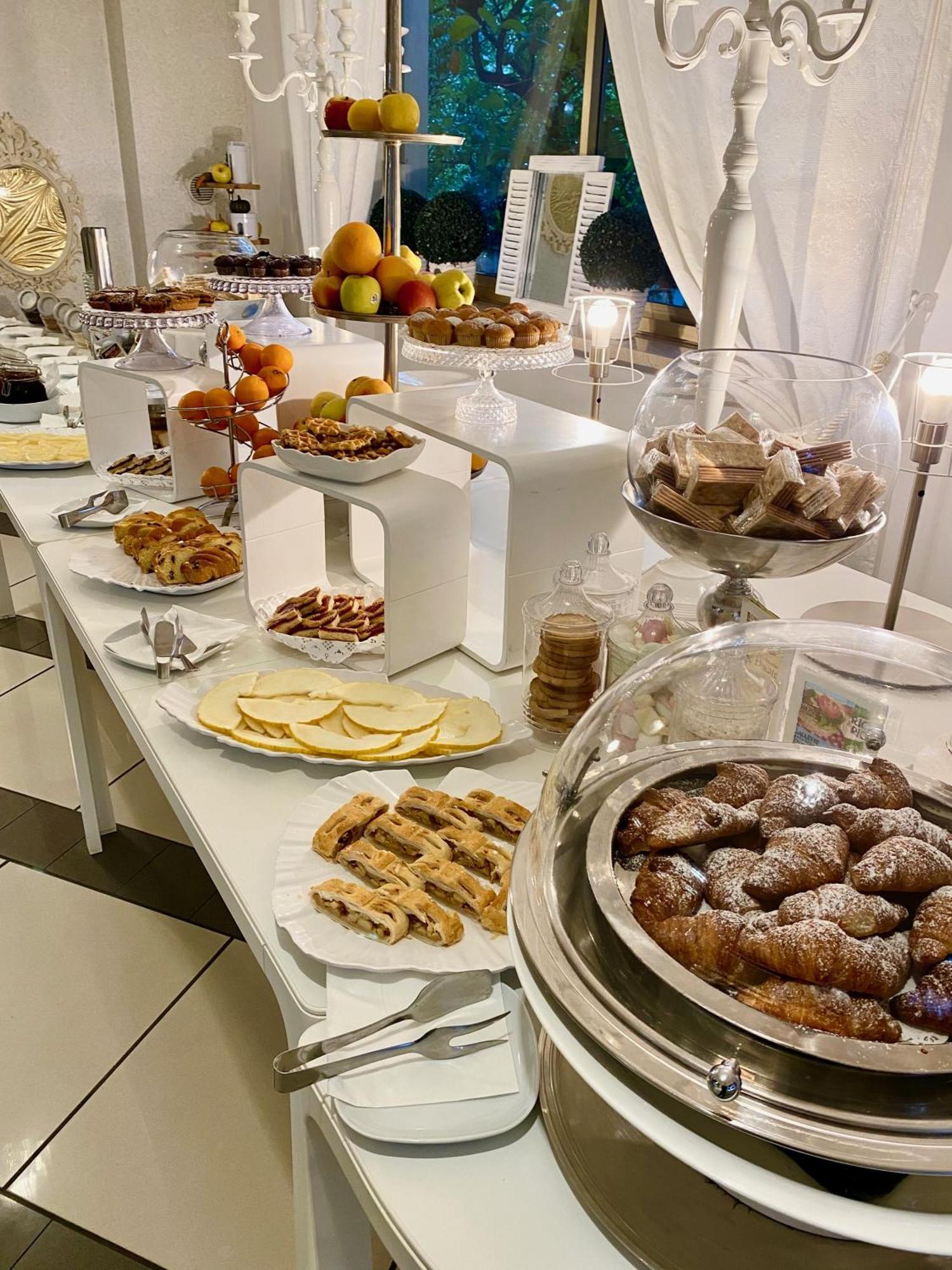 Hotel La Perla Riva del Garda Ngoại thất bức ảnh