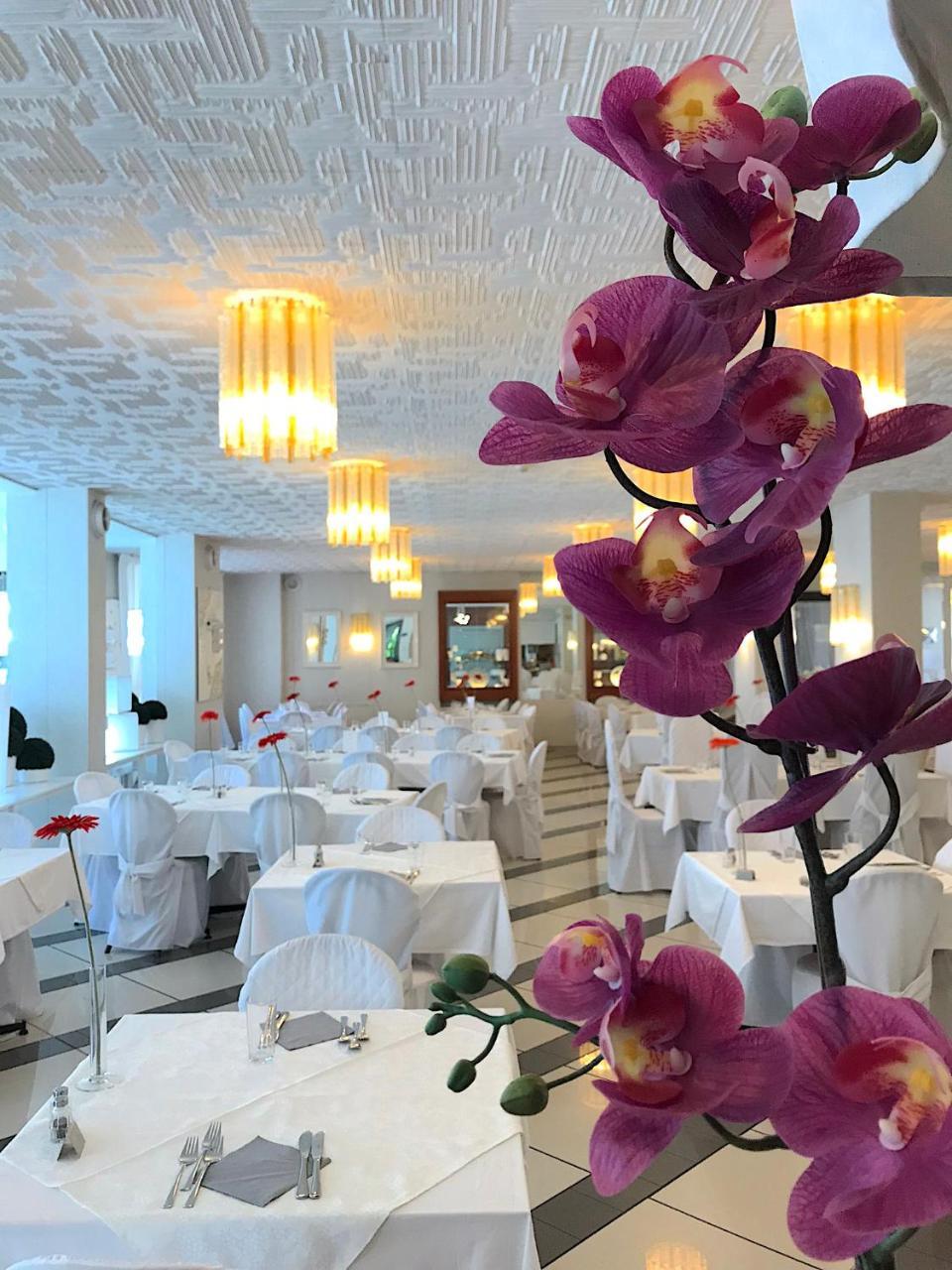 Hotel La Perla Riva del Garda Ngoại thất bức ảnh